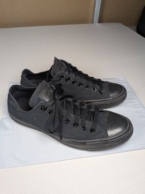 Men's Low-Top Canvas Sneakers in Black